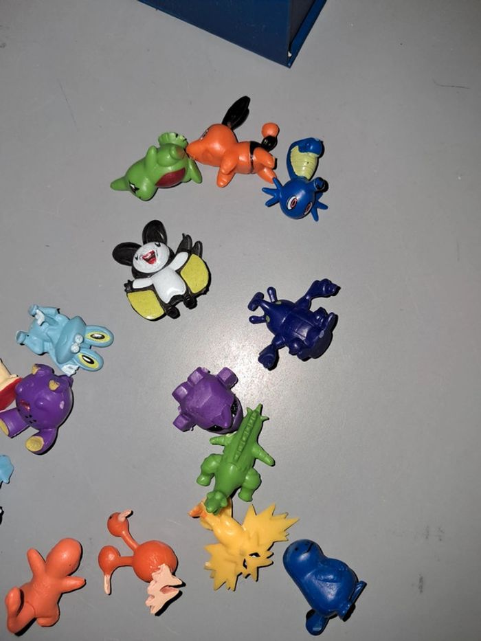 Lot de petites figurines pokemon - photo numéro 4