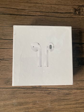 Apple AirPods 2ème génération avec boîtier de charge sans fil - Comme neuf sur Beebs