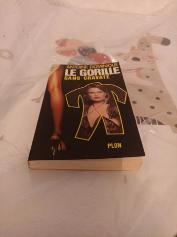 Le gorille sans cravate