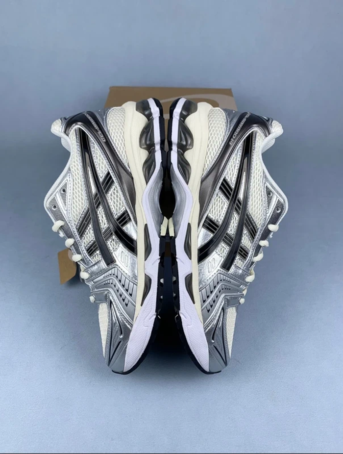 ASICS Gel-Kayano 14  Crème Noire  42 - photo numéro 4