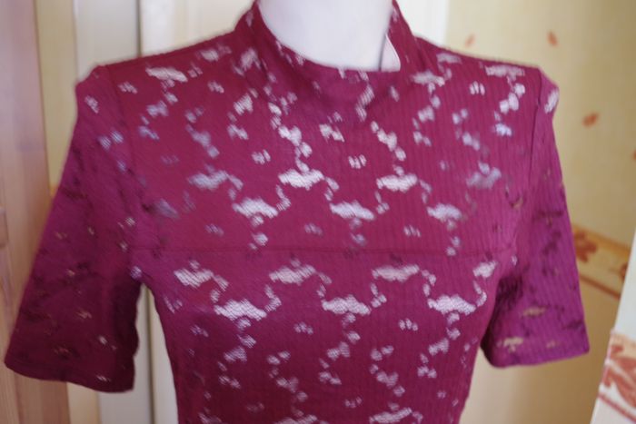 BCBG Max Azria Robe en dentelle TM – Bordeaux - photo numéro 2