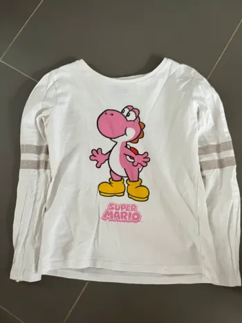 T shirt manches longues yoshi 10 ans en très bon état