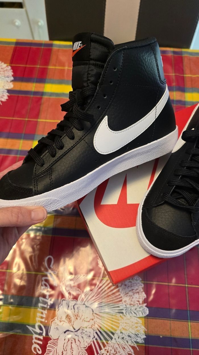Neuves (non portées) 🏷😍🤩👍 sublime baskets NIKE blazer mid pointure 37.5 mixtes🤩⚘️👍 - photo numéro 2