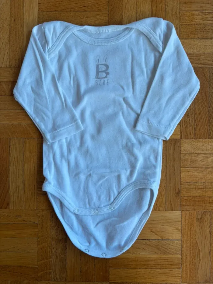 Lot de 3 bodies manches longues 6 mois très bon état - photo numéro 11