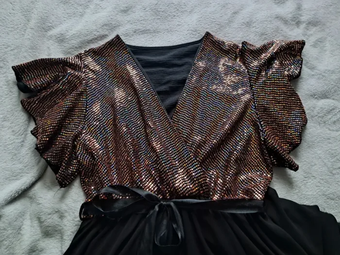 Robe noir et paillettes - photo numéro 2