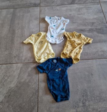Lot de 4 bodies 1 mois