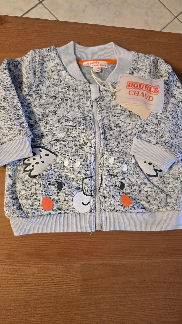 NEUFS (non portés) 🏷🏷💙🤩 sweat zippé  chaud et teeshirt ml 3 mois garçon 🤩💙 - photo numéro 3