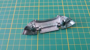 Pare-chocs inférieur pièce détachée miniature Bburago Burago Jaguar type E 1961 1/18 1/18e #B88