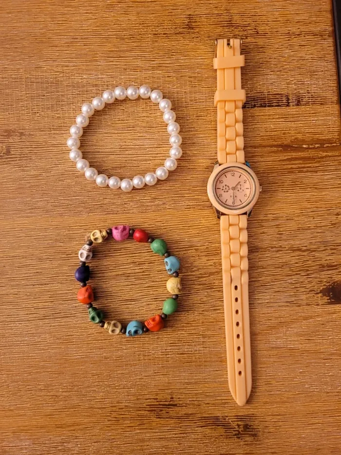 Lot 4 bracelets (chambalas, perles) et une montre - photo numéro 2