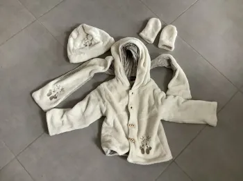 Manteau + bonnet + écharpe + moufle