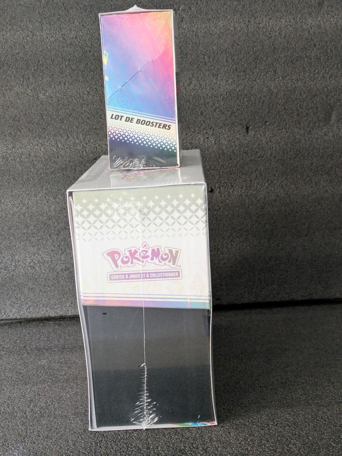 Pokémon coffret dresseur d'élite et bundle Évolutions prismatiques 8.5 - photo numéro 2