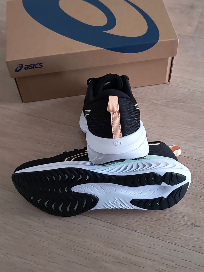 Baskets chaussures running Gel Asics taille 40.5 neuves - photo numéro 6