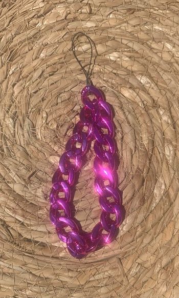 Bijou de portable en maillons colorés