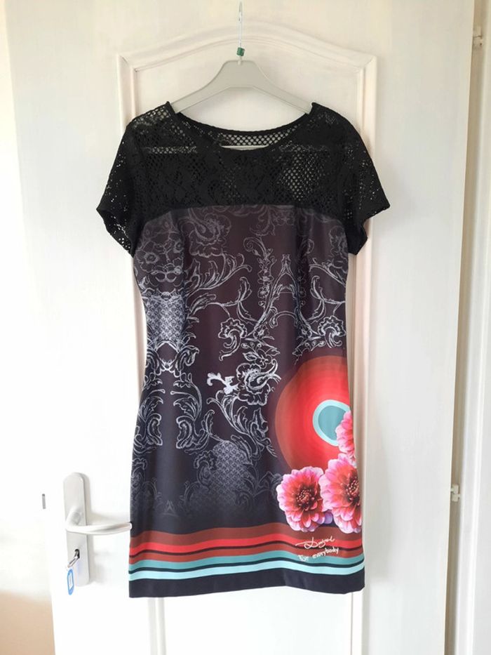 Robe desigual taille 40 neuve