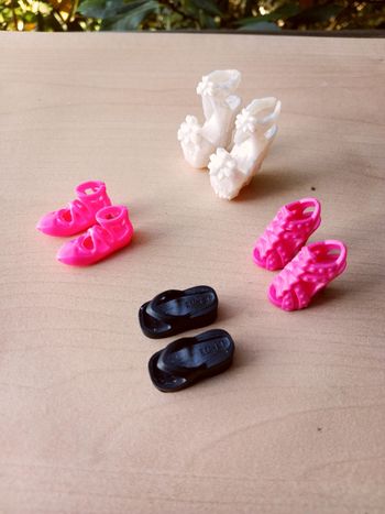 Lot de 4 paires de chaussures plates & talons pour poupée Barbie