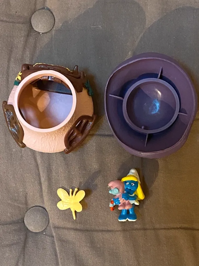 Maison de la Schtroumpfette + une figurine Schleich - photo numéro 3