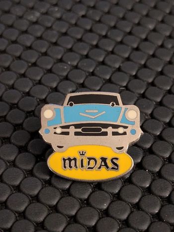 Pin's auto garage Midas signé AB