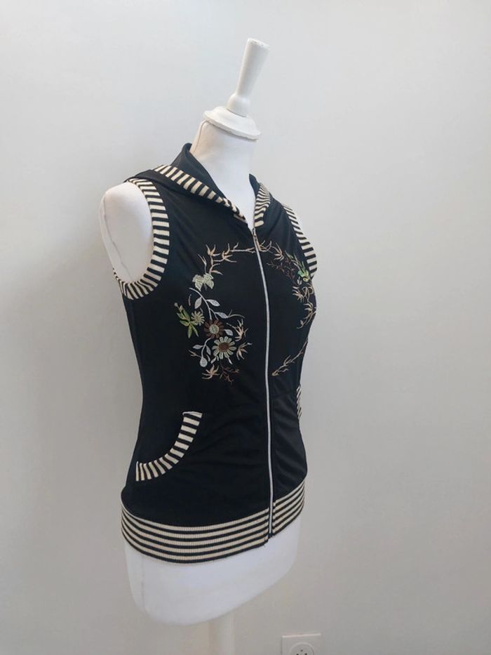 Veste à capuche satinée à motifs brodés sans manche taille S - photo numéro 4