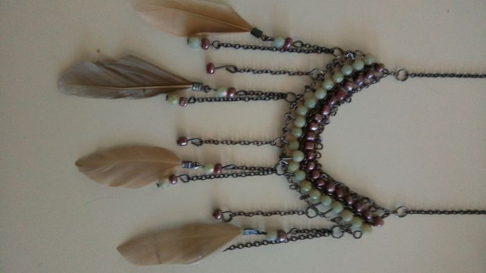 perles et plumes style ethnique collier