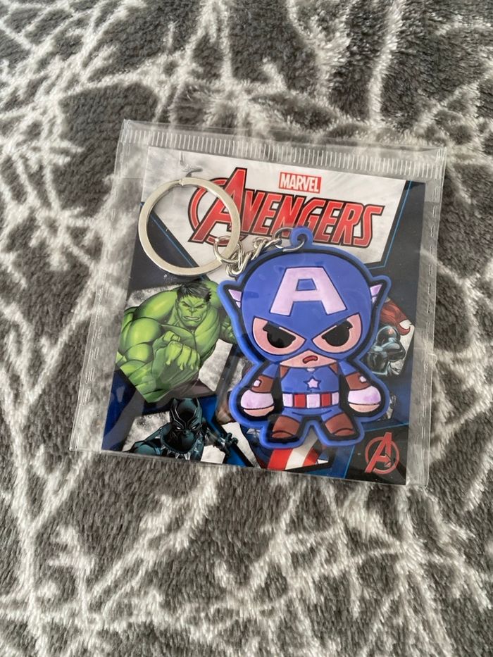 Porte clés Avengers bleu