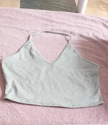 Petit croc top gris col en v shein taille M en parfait état