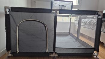 Parc avec panier de basket