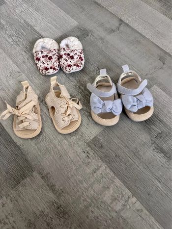 Lot de paires de chaussures.