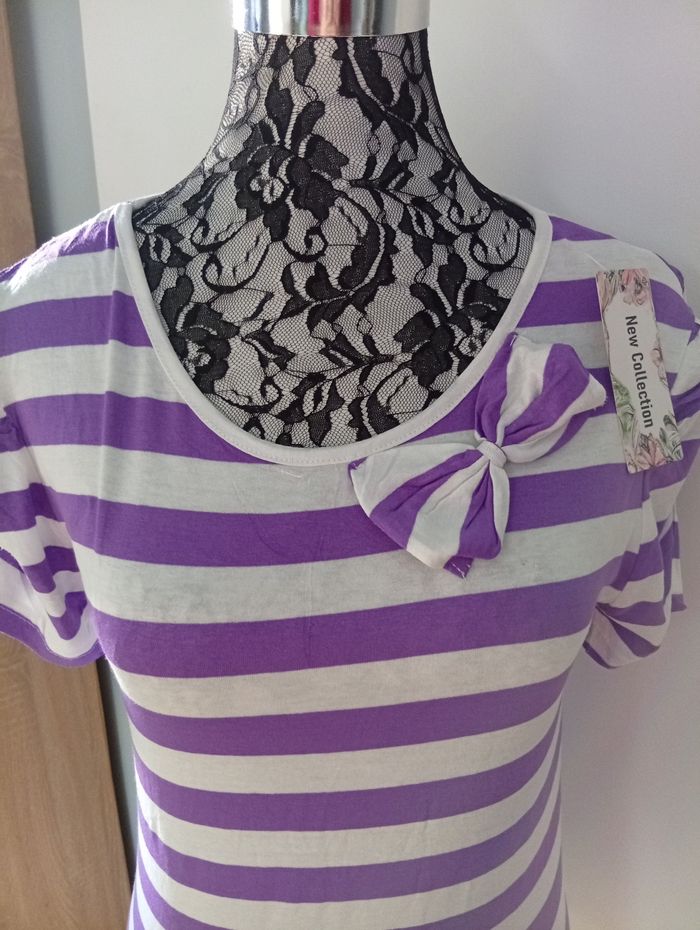 Joli tee-shirt avec p'tite dentelle à l' arrière - photo numéro 2