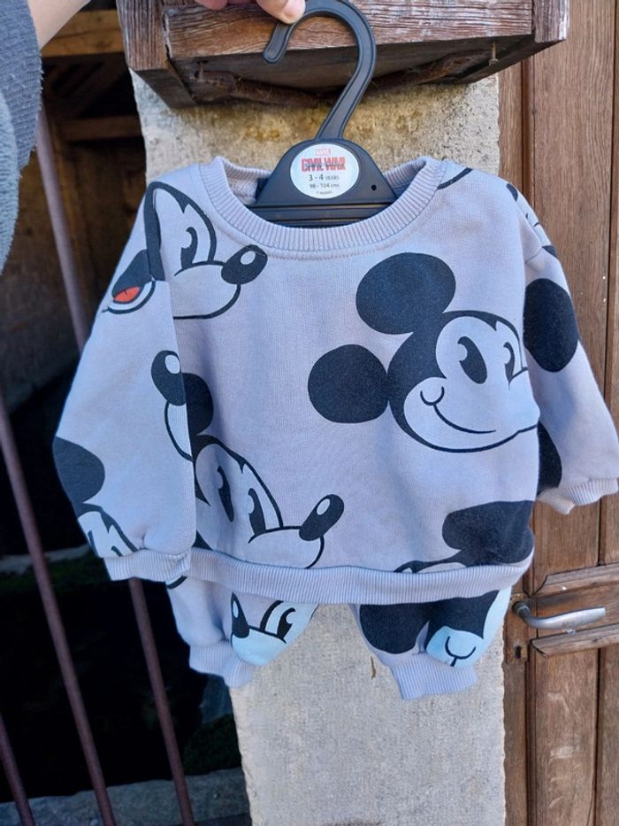 Ensemble mickey  bébé garçon zara 6.9 mois