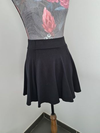 Petite jupe noire patineuse