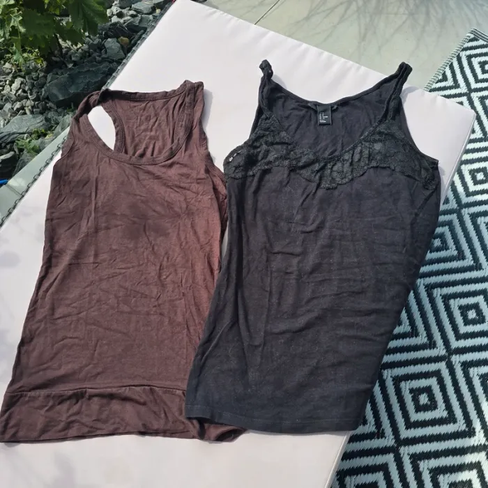 Lot de 2 débardeurs taille s noir dentelle et marron h&m - photo numéro 2