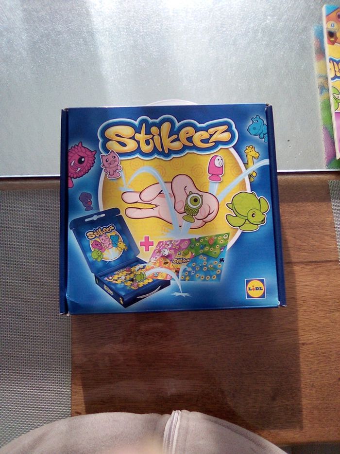 Stikeez