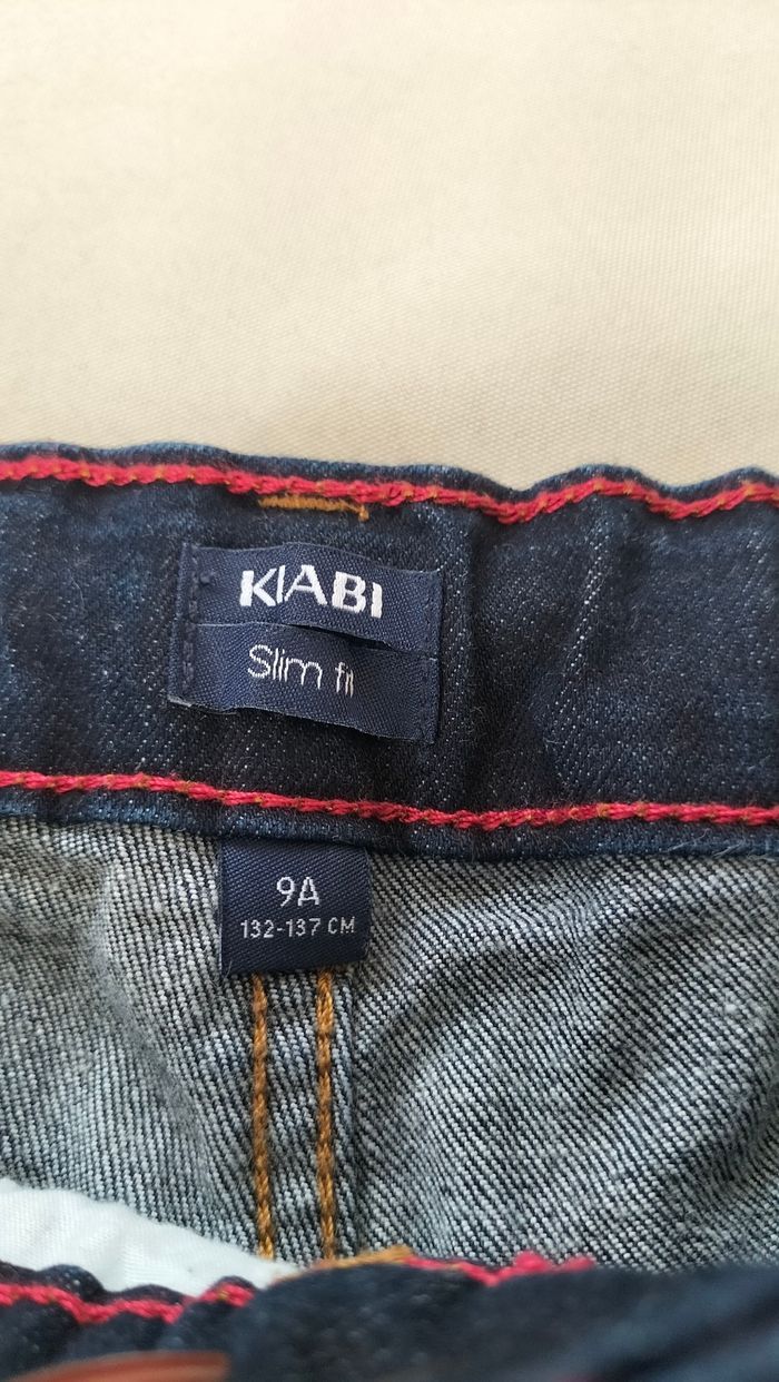 💙 Jeans slim brut - 9 ans - Kiabi - Jamais mis excellent état 💙 - photo numéro 4