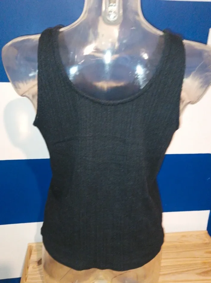 Jolie débardeur noir Kiabi femme taille 42 - photo numéro 3