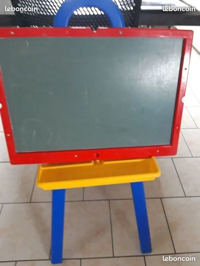 seconde main Tableau pour enfants debout. Smoby