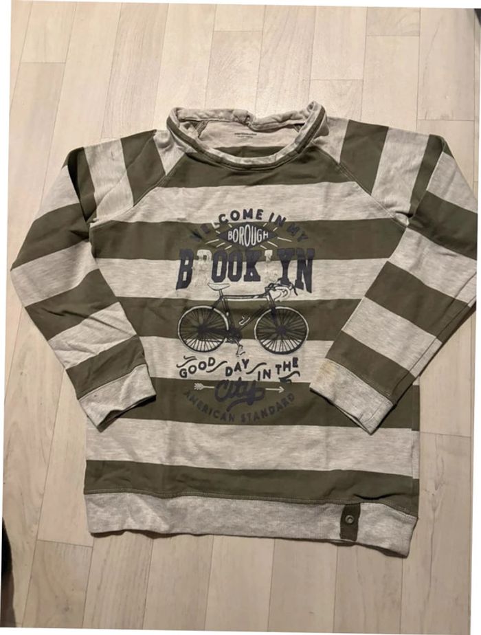 Sweat léger vertbaudet 12 ans à rayures kaki et grise très bon état