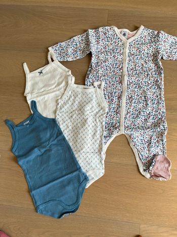 Pyjama et lot des bodies 12m