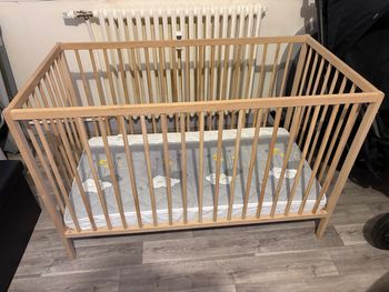 Lit bébé 60/120cm avec matelas comme neuf