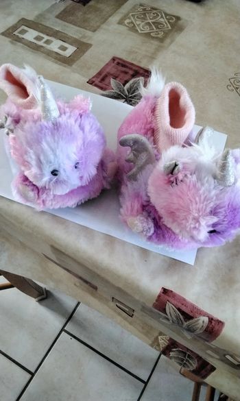 Chaussons, licorne  , montant,  violet et rose,  comme neuf  , pointure 24