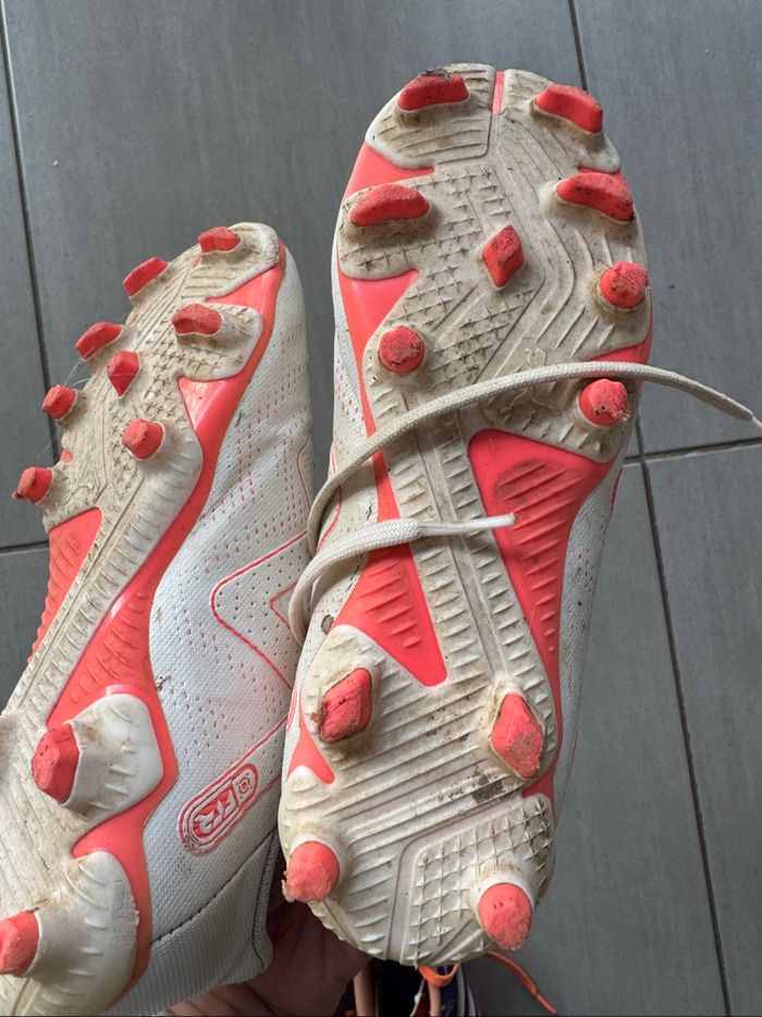 Chaussures de foot pointure 31 - photo numéro 4