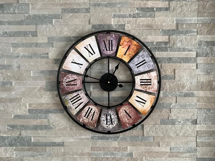 [NEUF] Grande horloge murale Vintage silencieuse en métal XXL Chiffres Romains rétro déco 50 cm - photo numéro 10