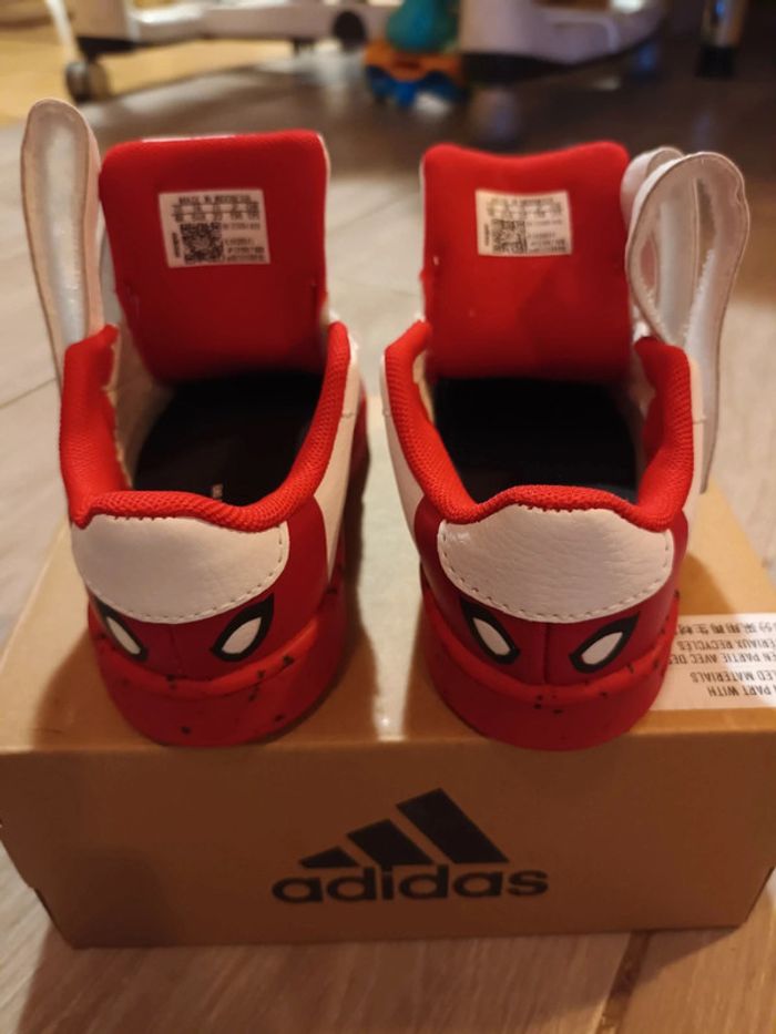 Baskets Adidas Marvel SpiderMan neuve - photo numéro 3