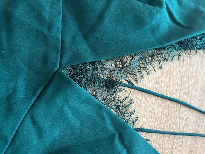 Robe courte dentelle - photo numéro 2