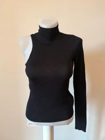 Haut noir en très bon état Zara taille M