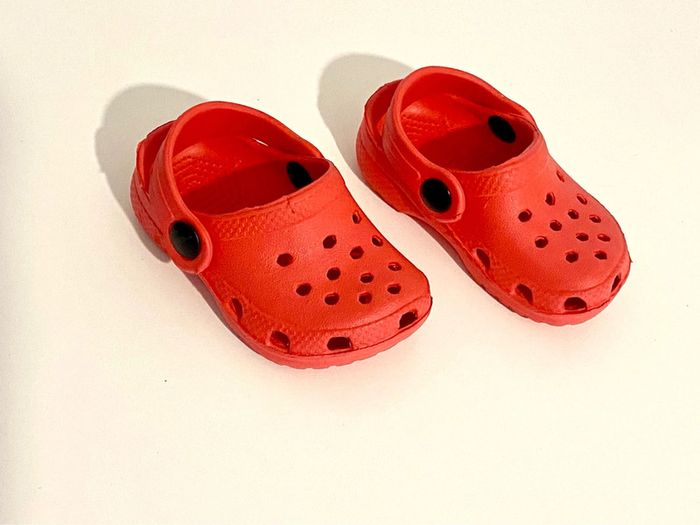 Chaussures bébé type crocs taille 19 NEUVES - photo numéro 5