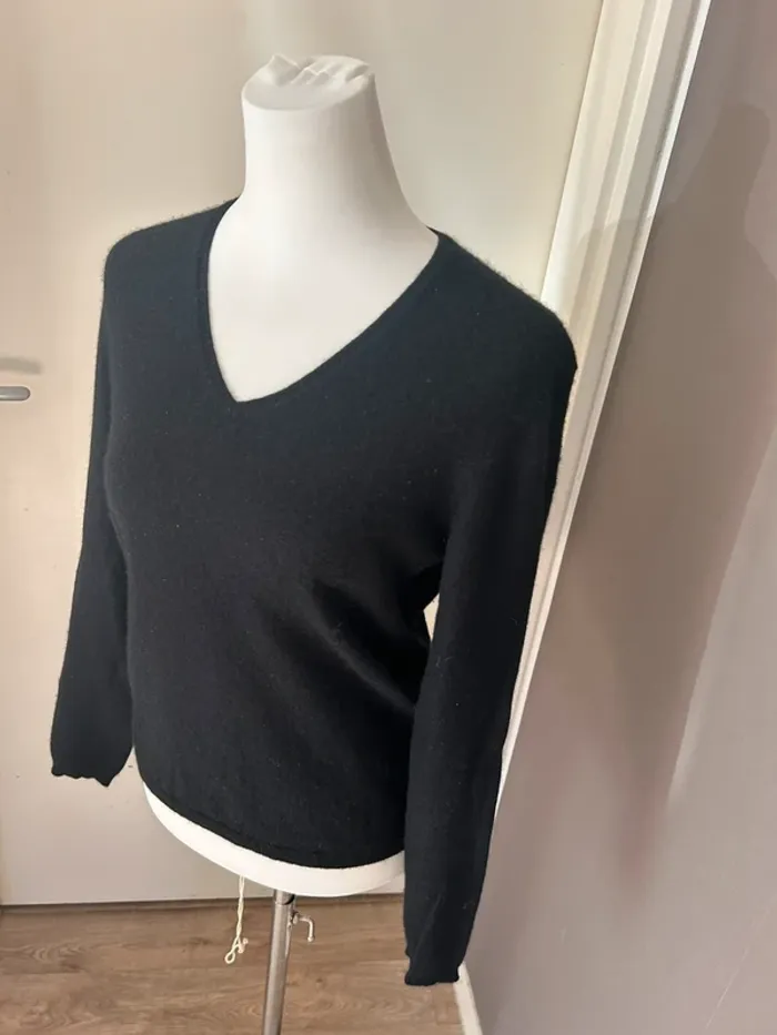 Monoprix, pull noir 100 % cachemire, taille 36/1 - photo numéro 2