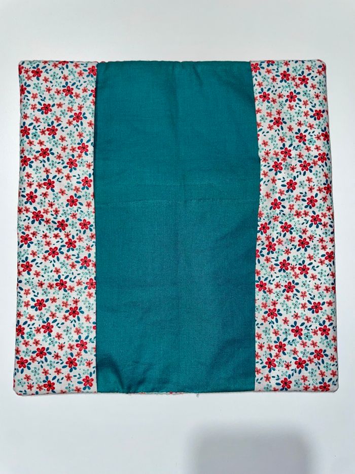 👉 Protège livret de famille artisanal – Motif fleurs rouge – Neuf - photo numéro 2