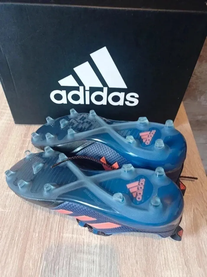 Paire de crampons ADIDAS femme foot - rugby neuves - photo numéro 4