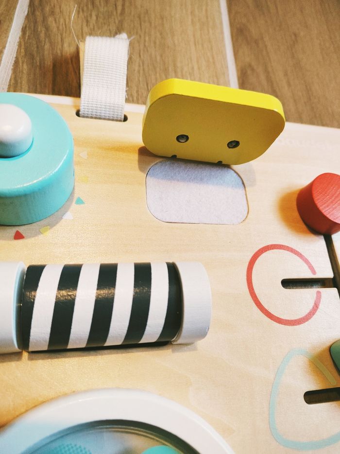 👋Planche panneau d'éveil multi activités busy board en bois marque Vertbaudet - photo numéro 4