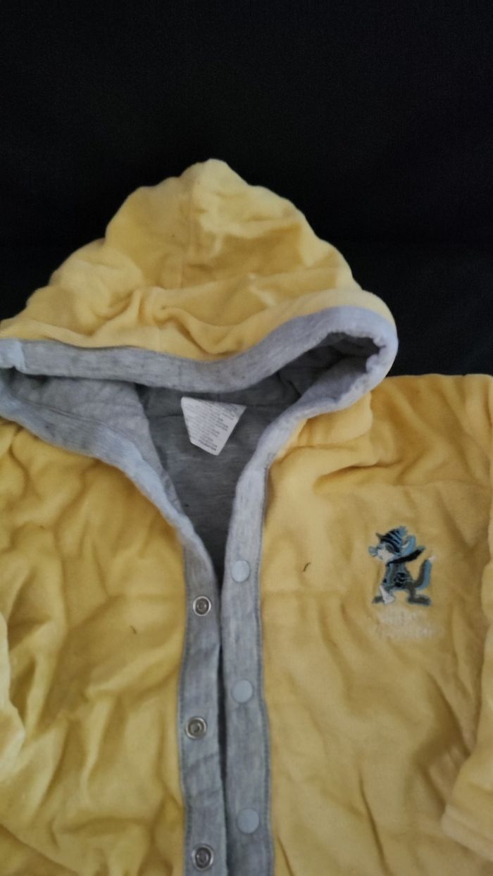 Petite veste jolie couleur jaune taille 6 mois - photo numéro 2